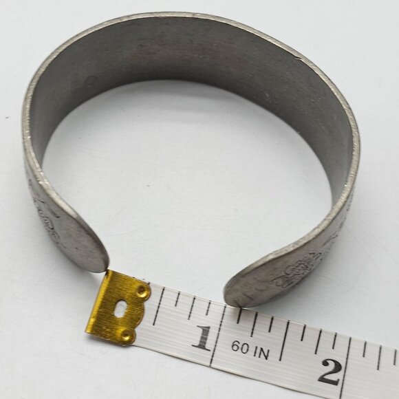Handcrafted Pewter Floral Engraved Cuff Bracelet By Kirk Jonquil March Vintage - Picture 6 of 7